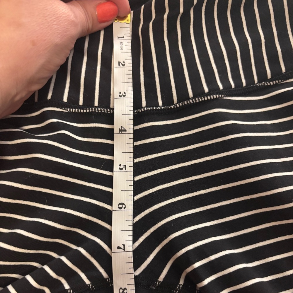 Lululemon Parallel Stripe Wunder Under Size 4 - image 6